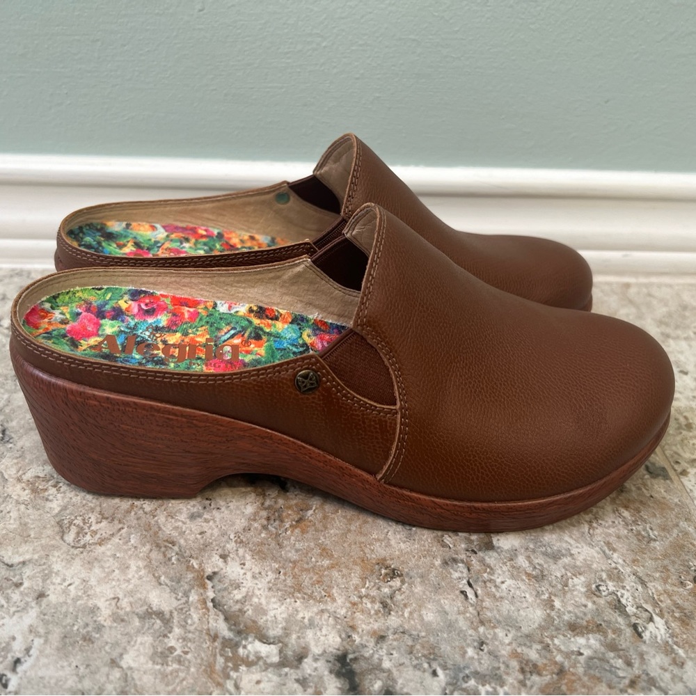Algeria clogs